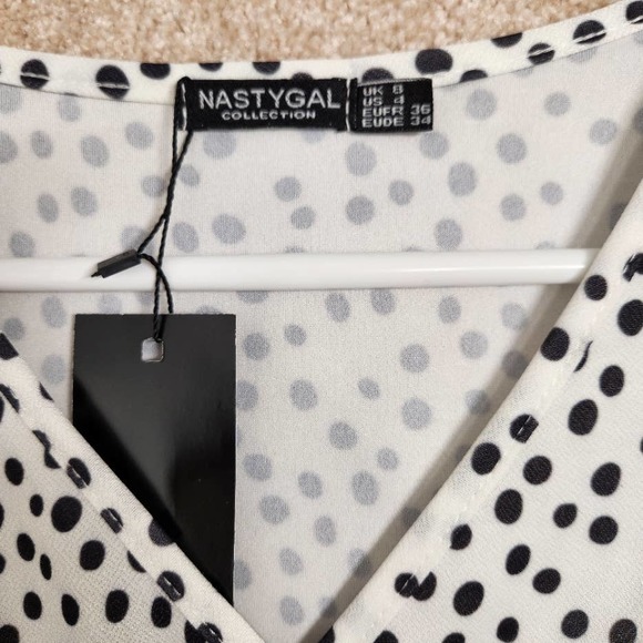 Nasty Gal Nastygal White Black Polka Dot V Neck Peplum Top NWT Size 4 - Picture 4 of 5